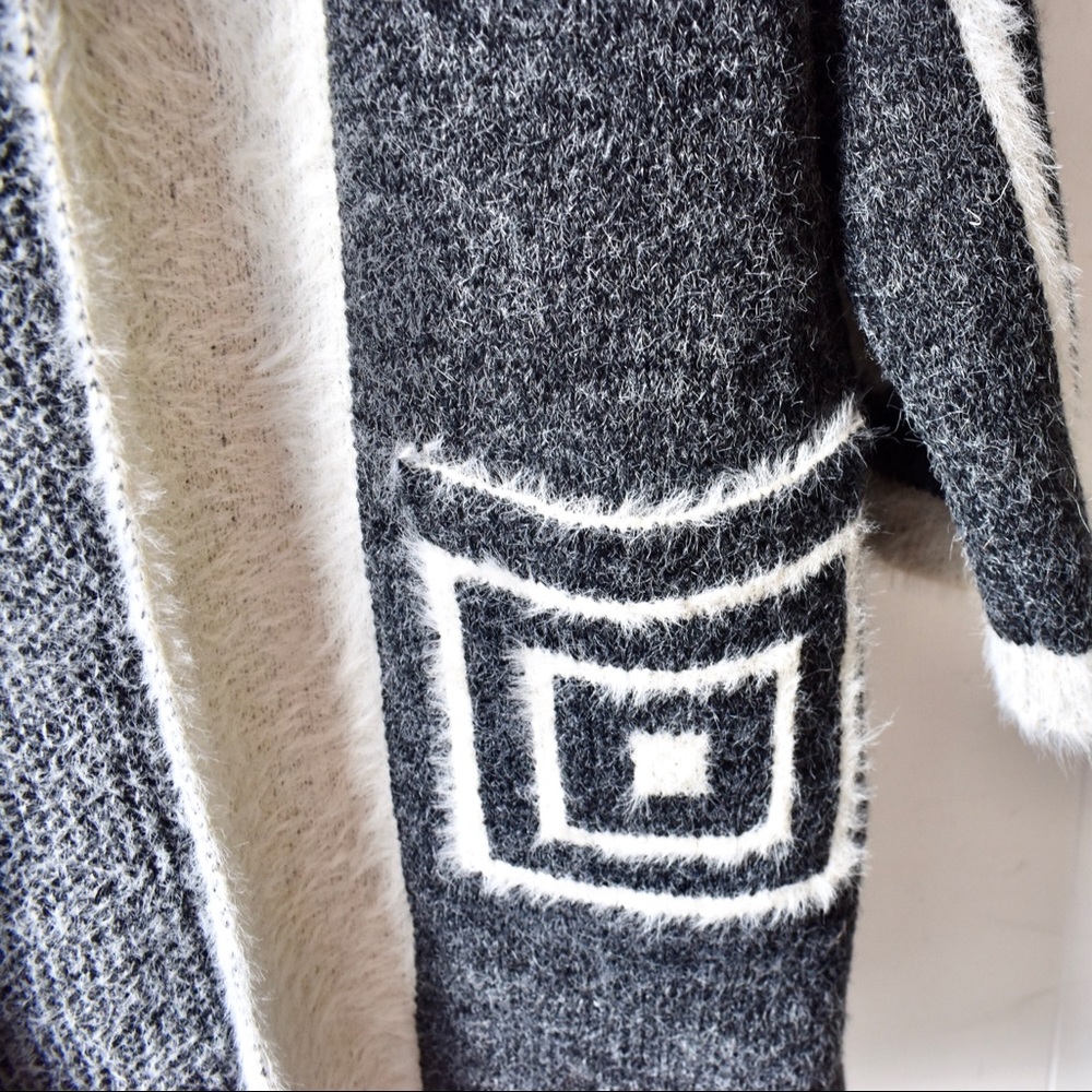 Violet Ruby Gray & White Sweater Medium - Picture 3 of 5